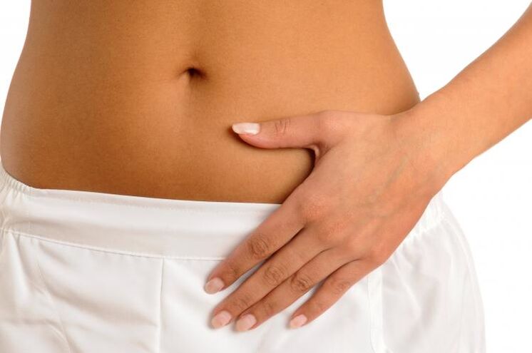 Schmerzen im Unterbauch als Symptom einer Blasenentzündung bei Frauen