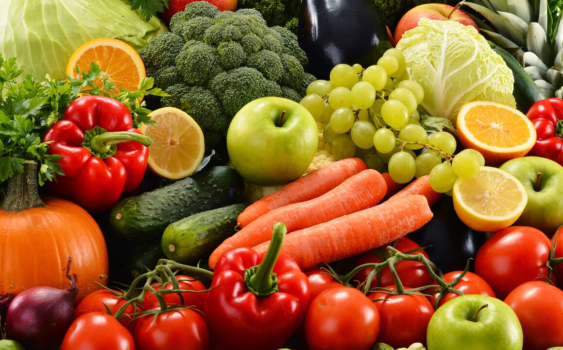 Im Falle einer Verschlimmerung der Blasenentzündung sollte der Speiseplan frisches Obst und Gemüse enthalten.